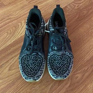 Adidas BoostX. Like New! Sz 10. Black/white.